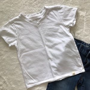 White Burt’s Bees V-Neck T-Shirt Size 24 months